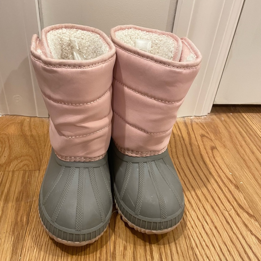 Old Navy Pink and Gray Snow Boots Winter Boots, size 9